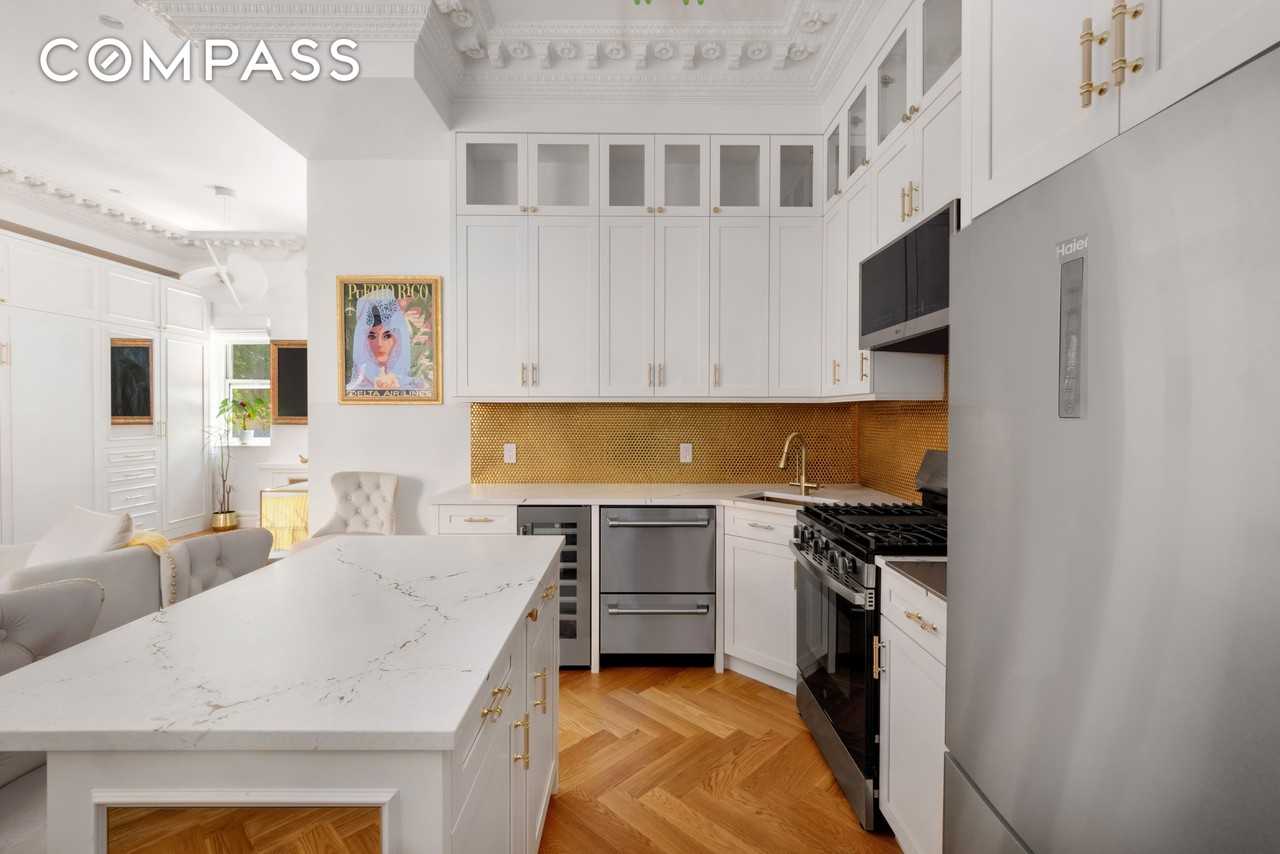 92 Horatio St - Photo 2 of 3
