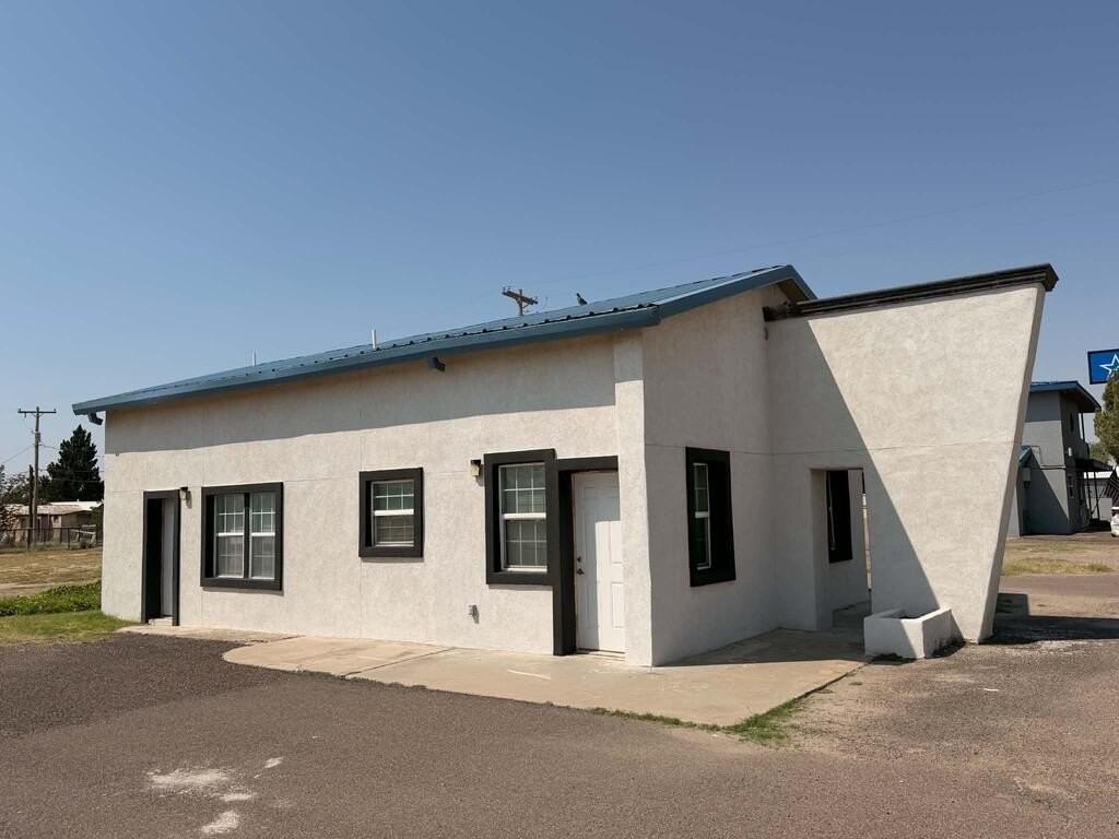 1018 E 3rd St - Photo 2 of 7