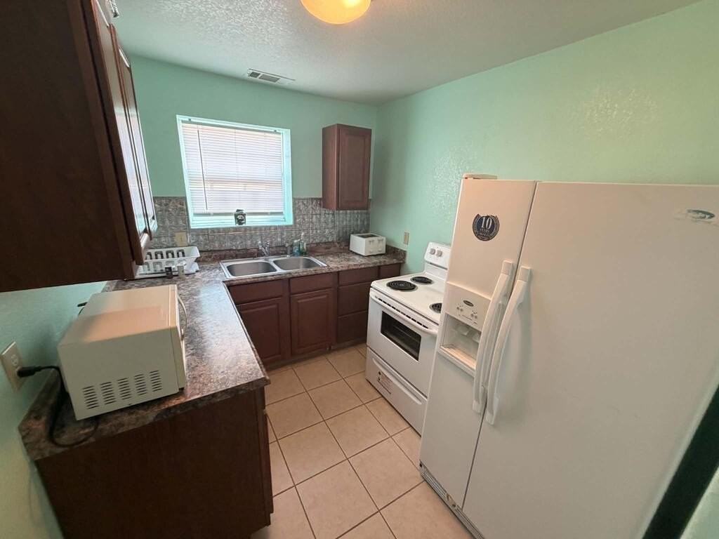 1018 E 3rd St - Photo 5 of 7
