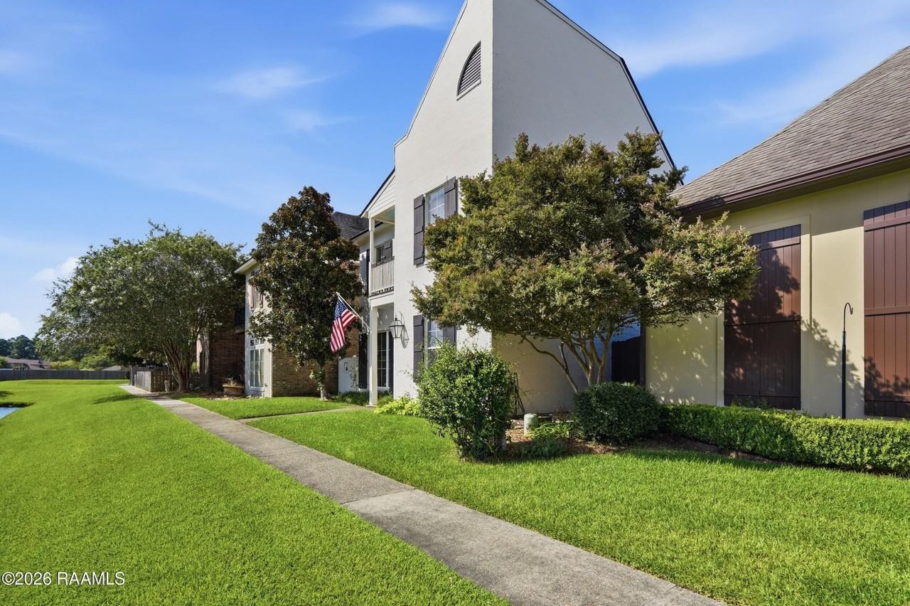 406 Harbor Bend Blvd - Photo 4 of 40