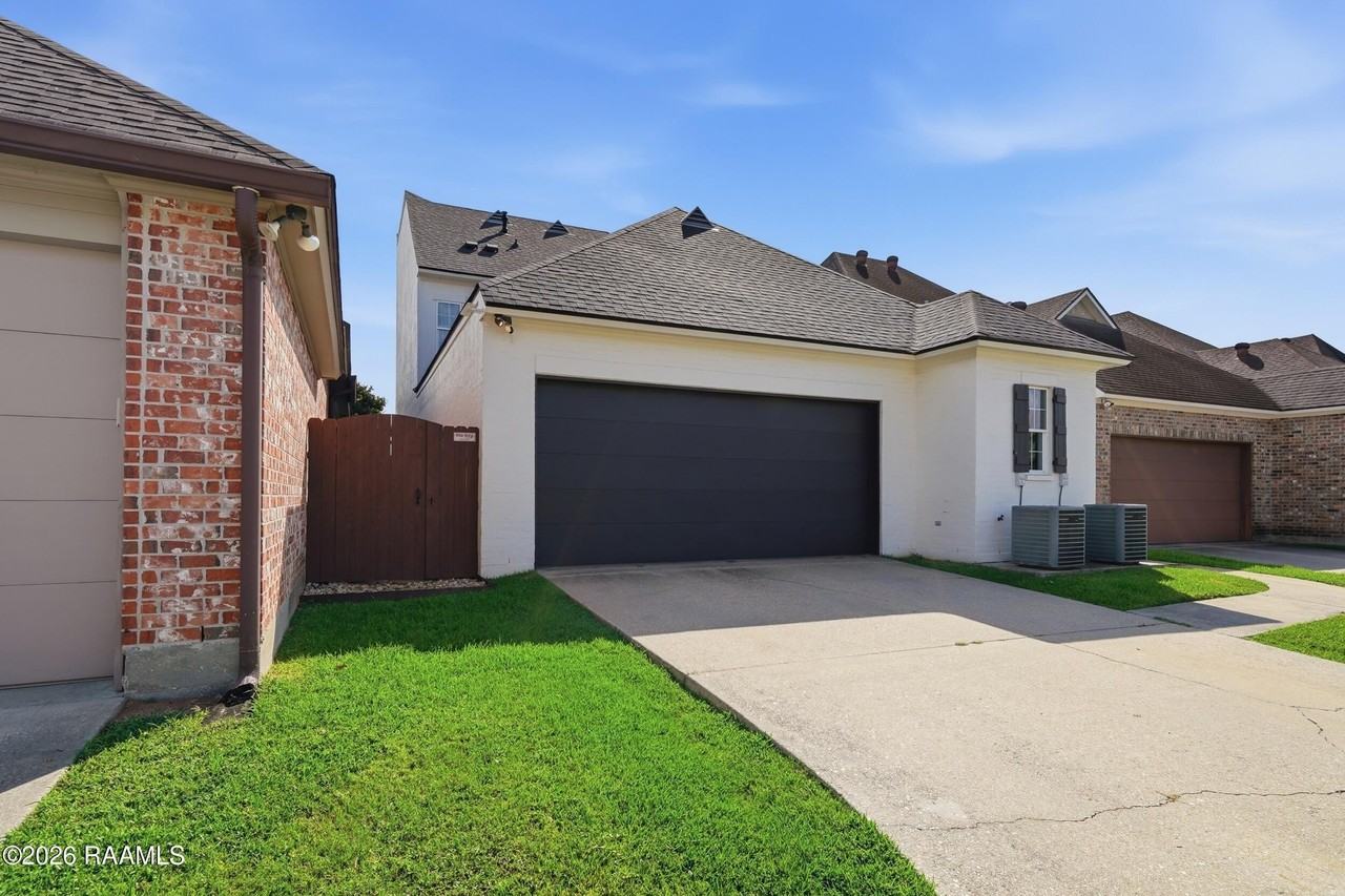 406 Harbor Bend Blvd - Photo 7 of 40