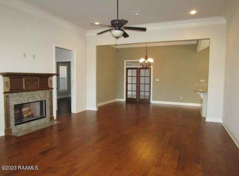 201 Grand Pointe Blvd - Photo 2 of 9