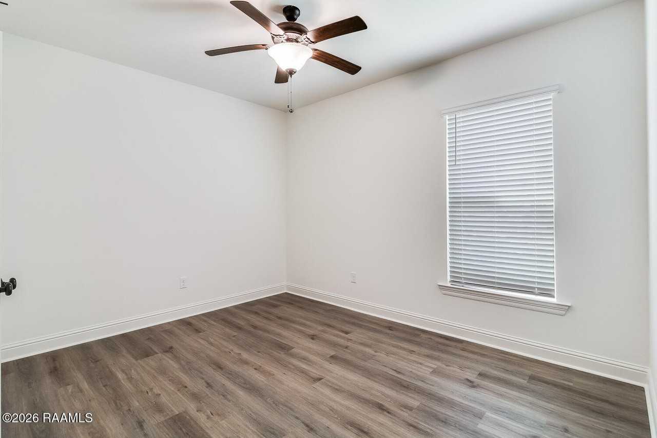 209 Mintmere Ln - Photo 2 of 13
