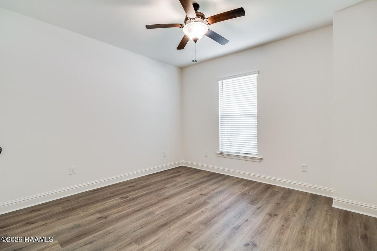 209 Mintmere Ln - Photo 3 of 13