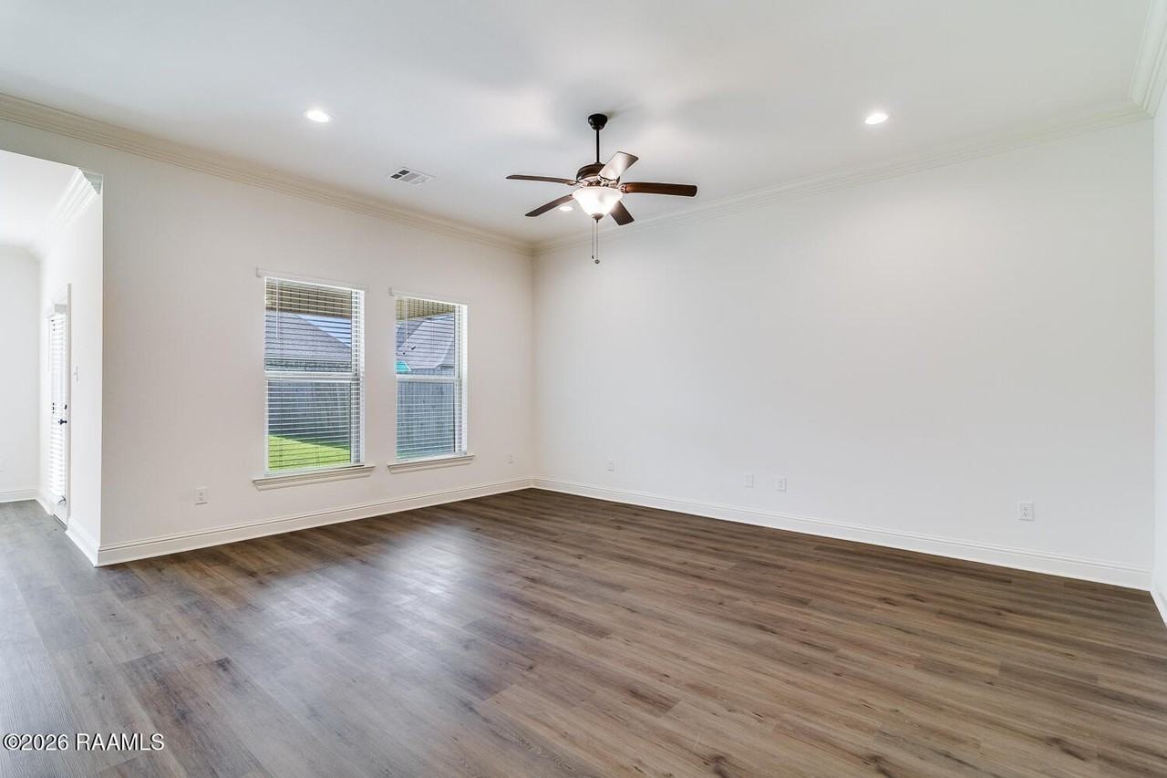 209 Mintmere Ln - Photo 5 of 13