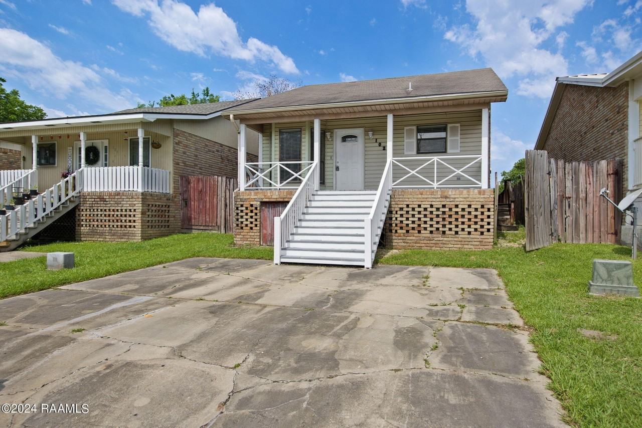 102 Rue Calliope - Photo 2 of 18