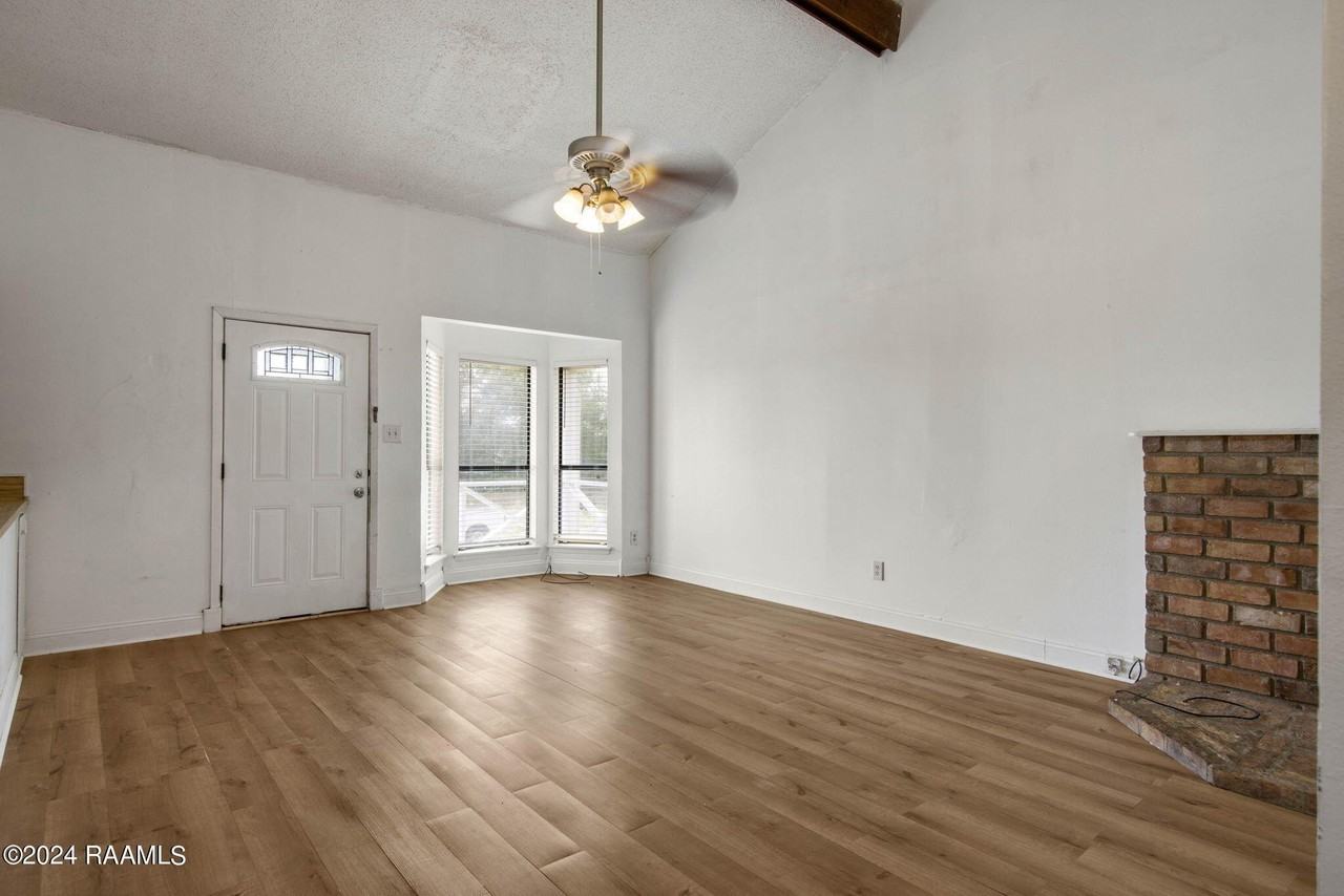102 Rue Calliope - Photo 4 of 18