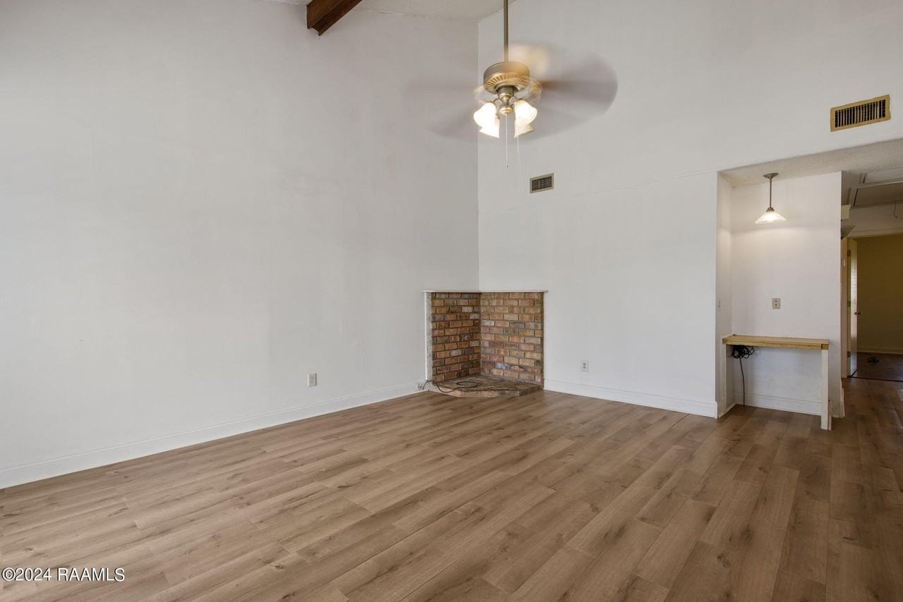 102 Rue Calliope - Photo 5 of 18