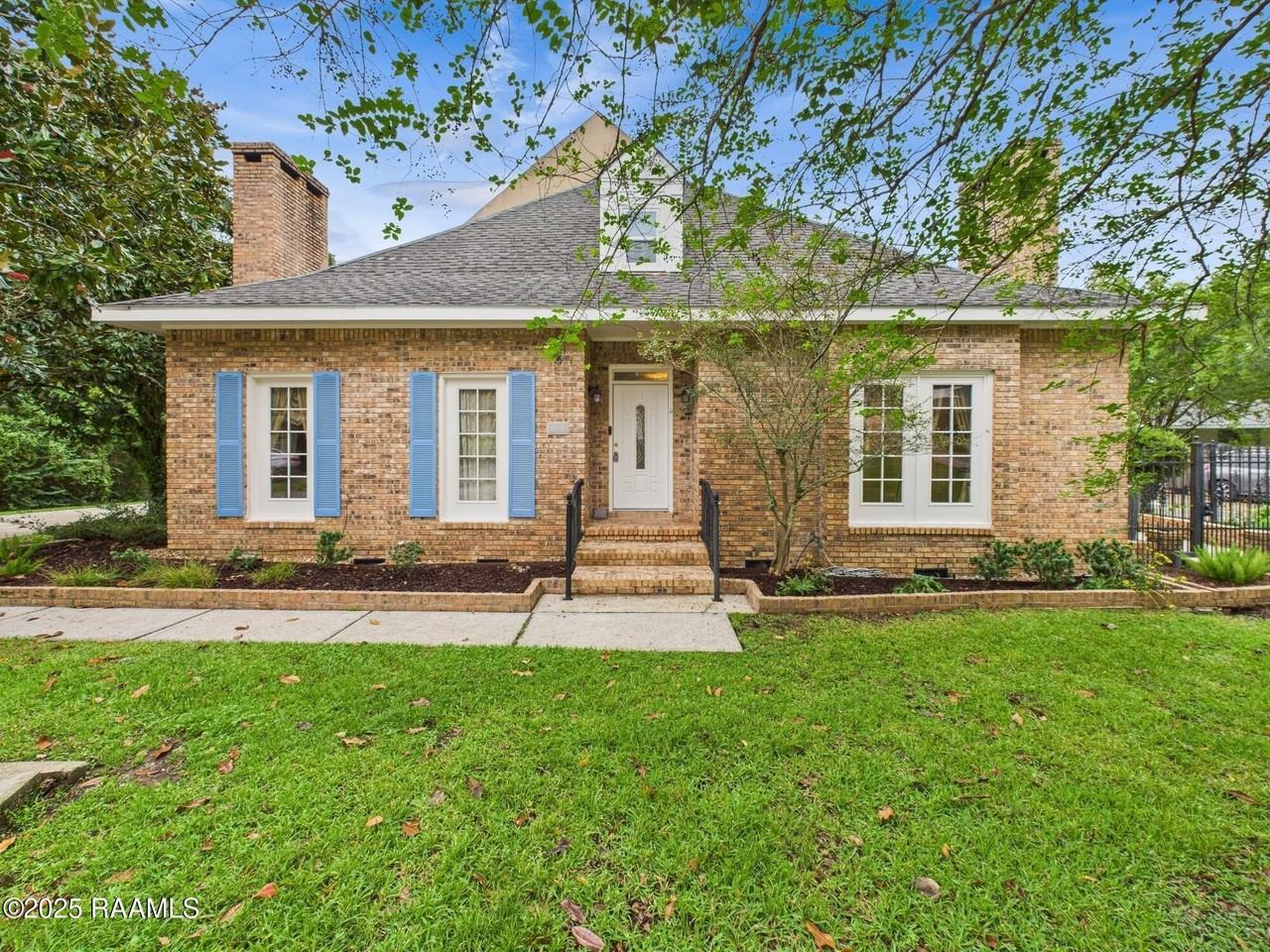 523 Esplanade St - Photo 2 of 36