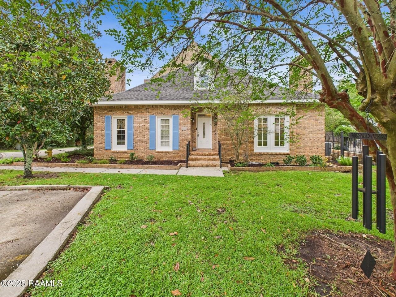 523 Esplanade St - Photo 3 of 36