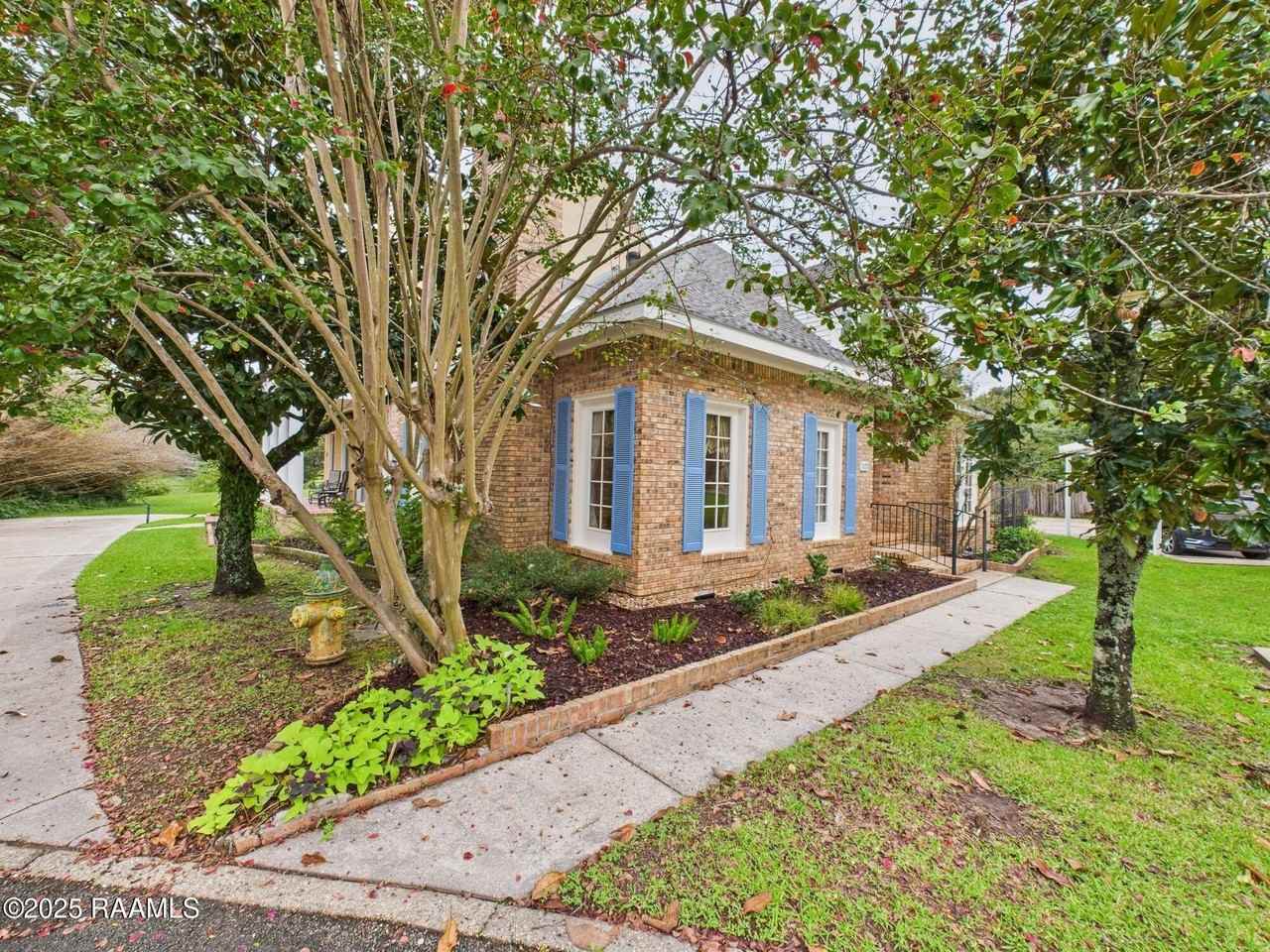 523 Esplanade St - Photo 5 of 36