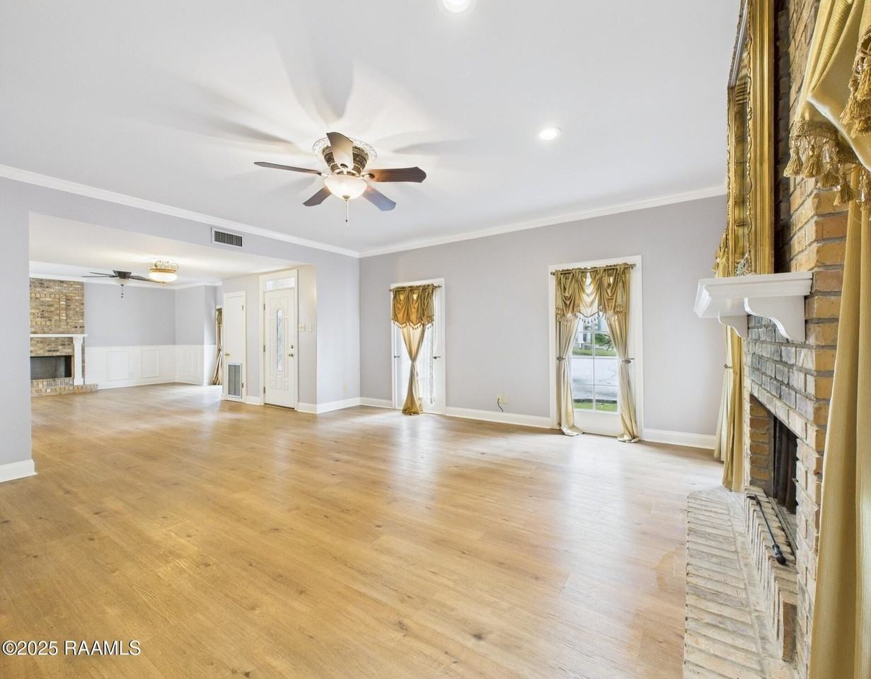 523 Esplanade St - Photo 7 of 36