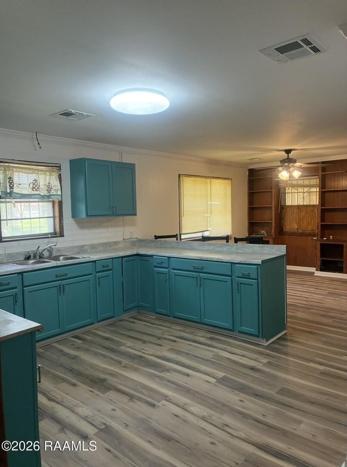 515 Walton St - Photo 4 of 13