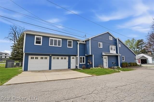2299 Kingston St - Photo 3 of 44