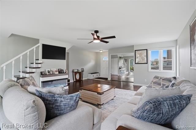 2299 Kingston St - Photo 4 of 44