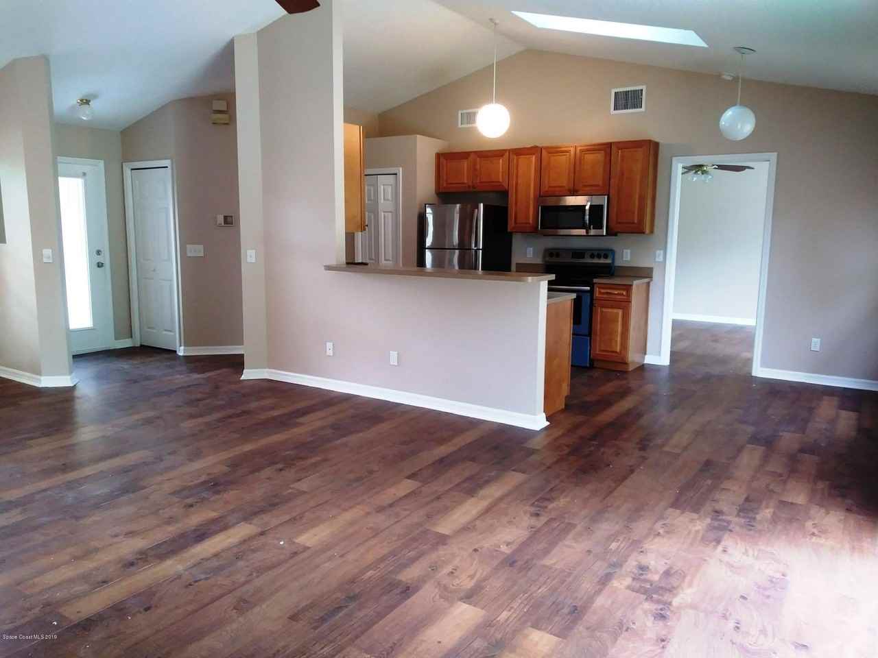 1304 Scottish St Sw - Photo 2 of 25