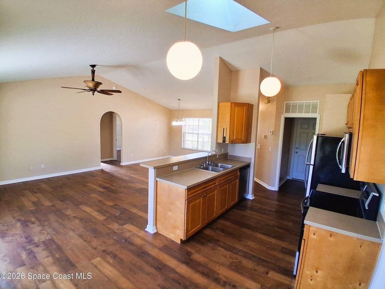 1304 Scottish St Sw - Photo 4 of 25
