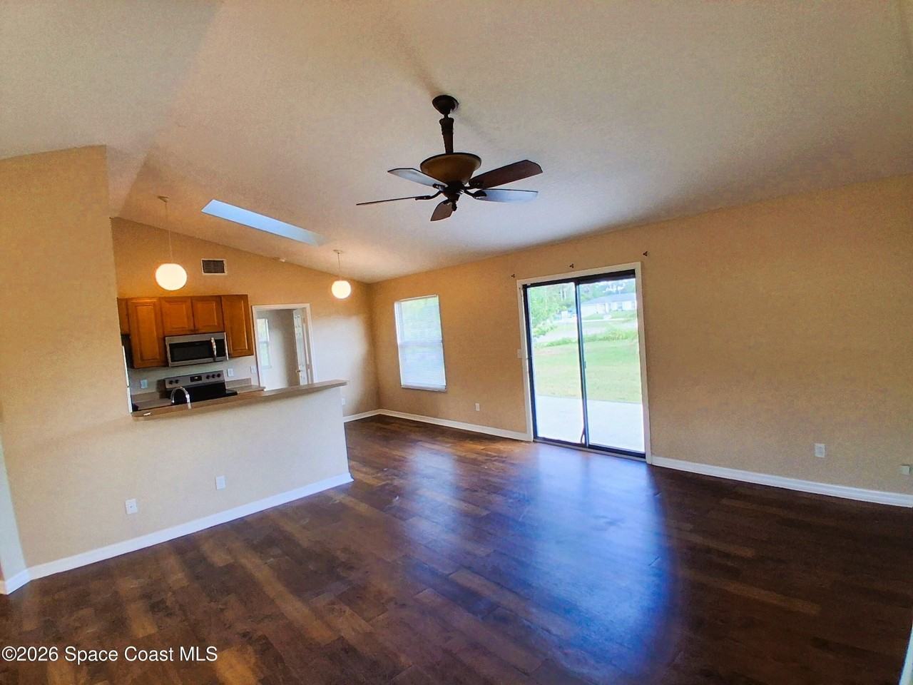 1304 Scottish St Sw - Photo 6 of 25