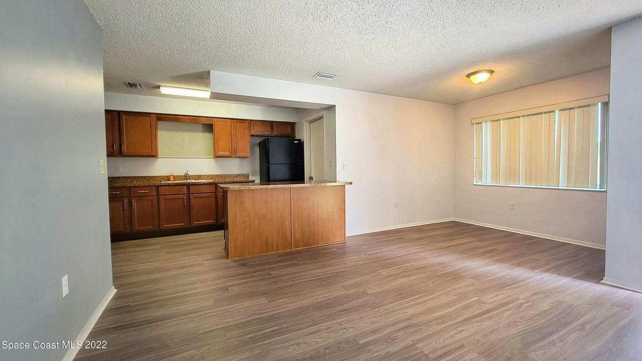 1353 Westover St #104 - Photo 3 of 22