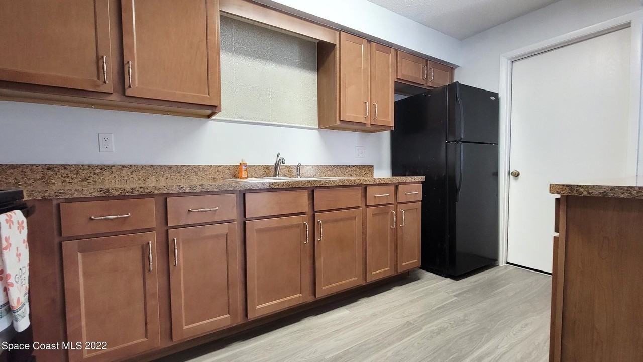 1353 Westover St #104 - Photo 5 of 22