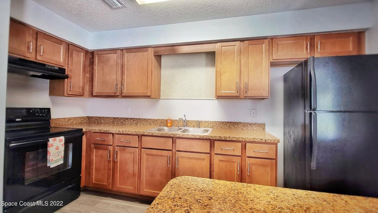 1353 Westover St #104 - Photo 6 of 22