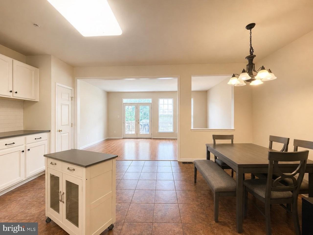 9424 Singleton Pl - Photo 5 of 33