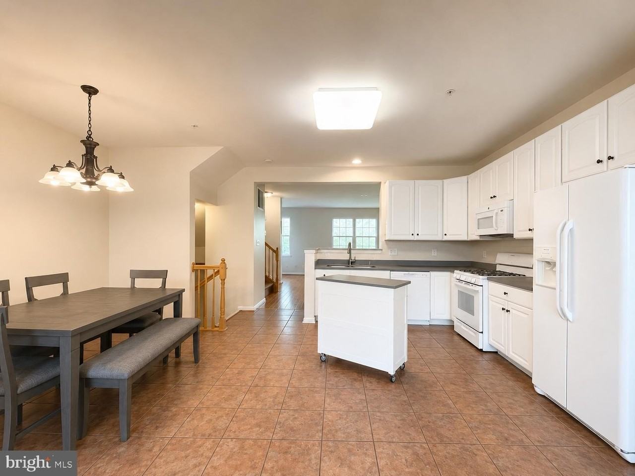 9424 Singleton Pl - Photo 7 of 33