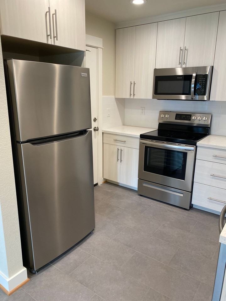 722 Ne Prescott St #3 - Photo 2 of 50