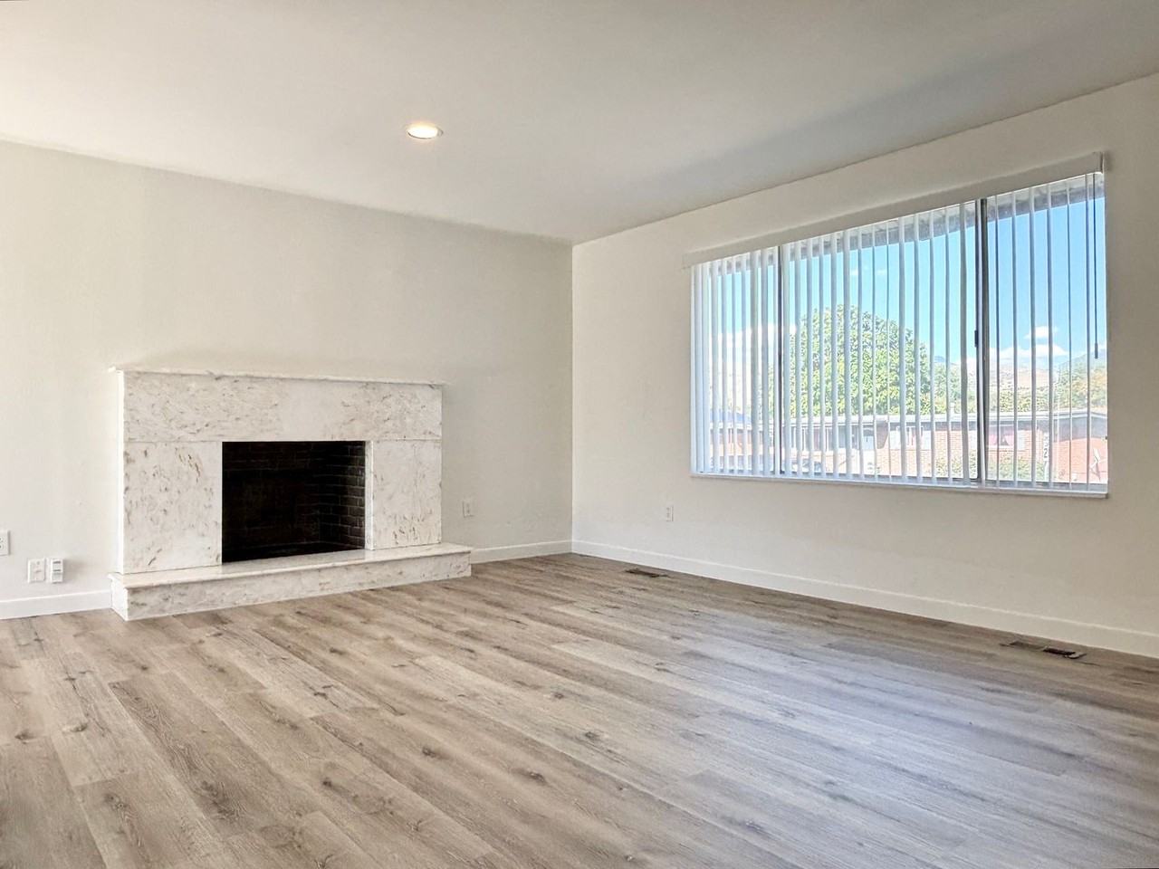 403 N Morton Dr - Photo 3 of 29