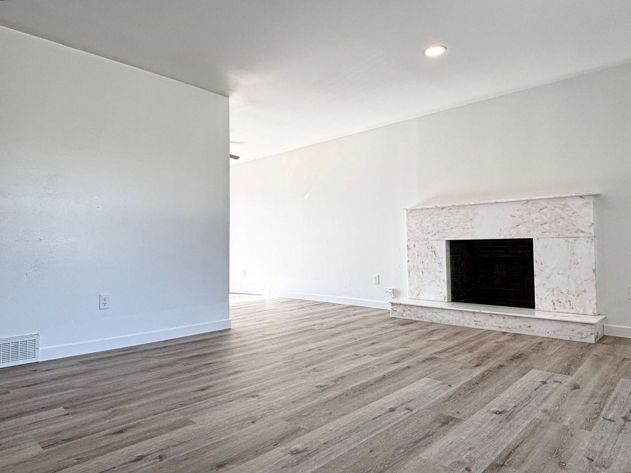 403 N Morton Dr - Photo 4 of 29