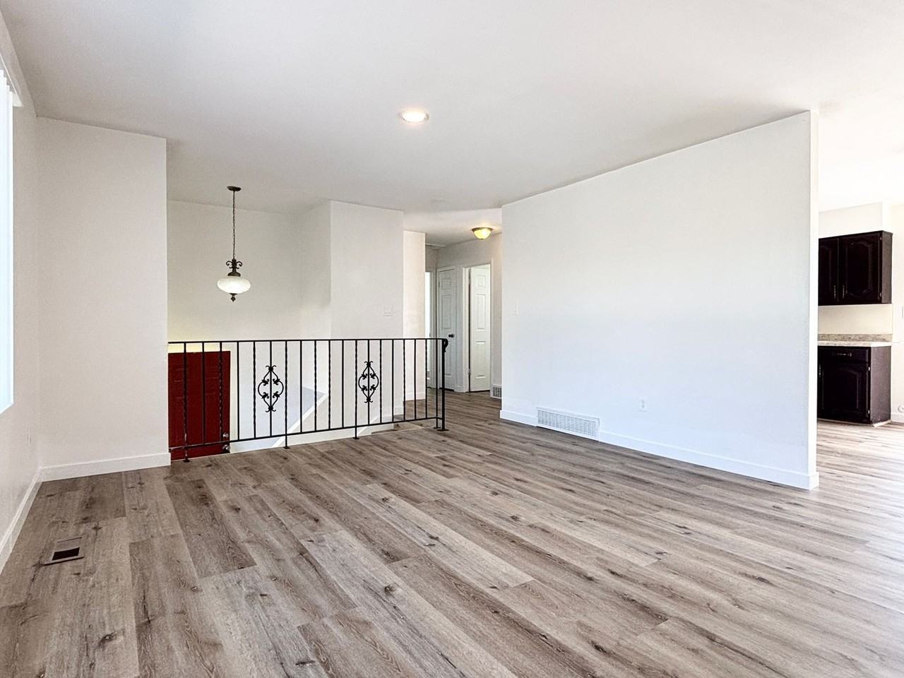 403 N Morton Dr - Photo 6 of 29