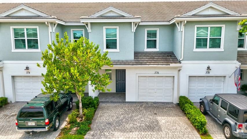 576 Parsons Way - Photo 2 of 8