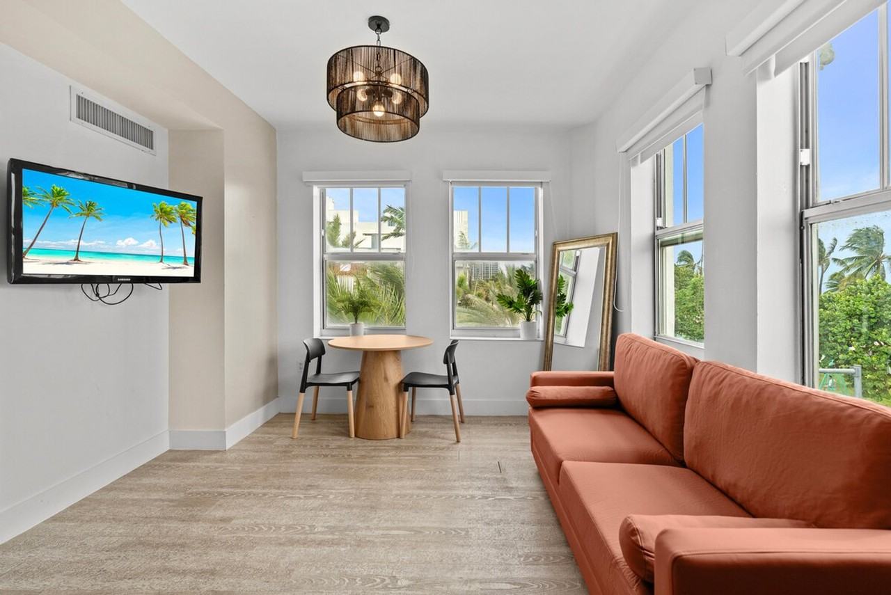 1036 Ocean Drive - Photo 3 of 33