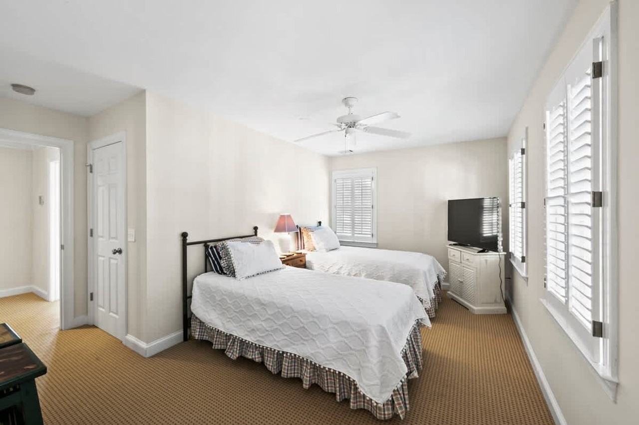 111 Mayfair Ct #1594702P - Photo 3 of 19