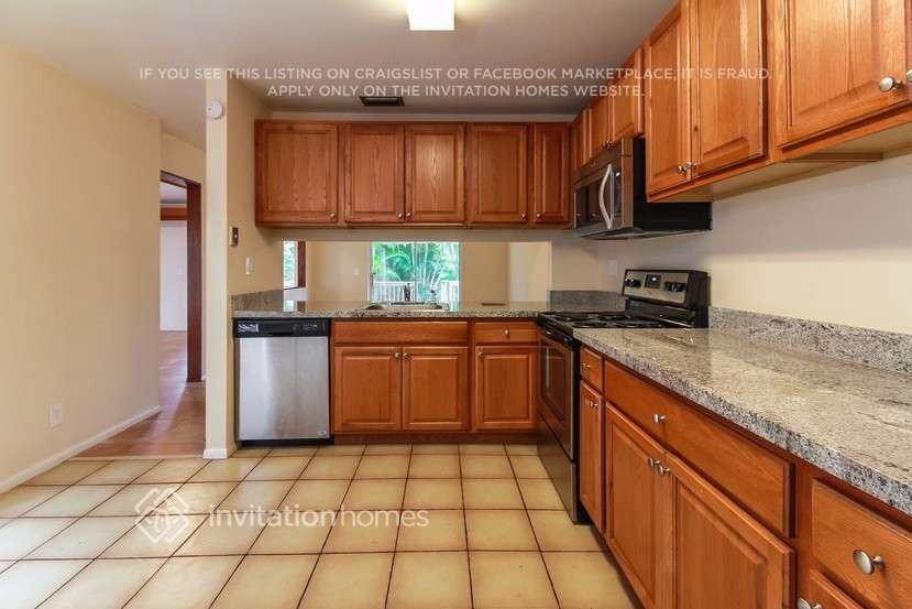 3944 Nw 2nd Ct - Photo 5 of 12