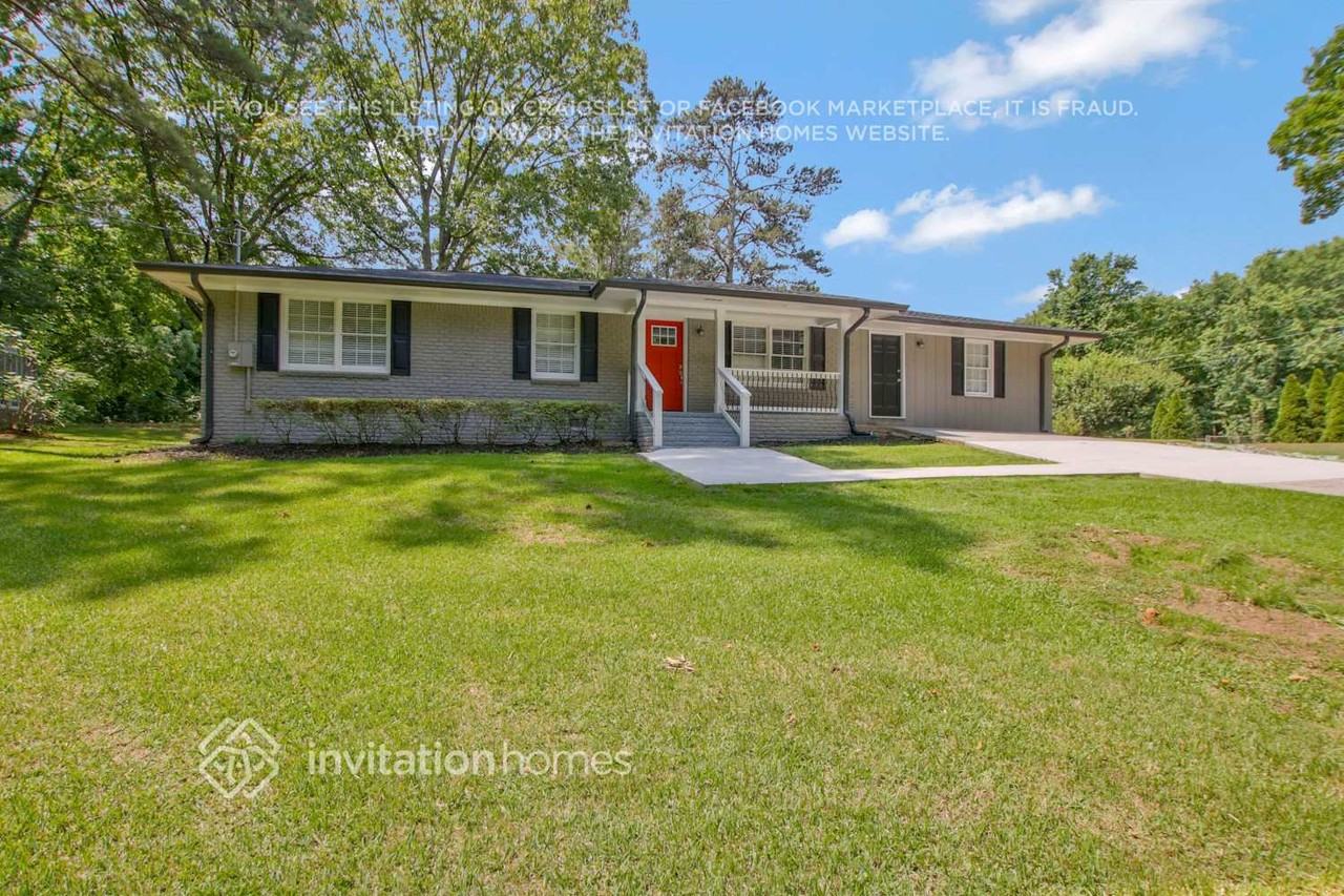 1665 Elmwood Dr - Photo 3 of 26