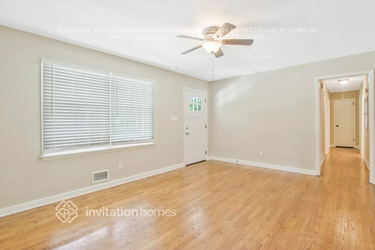 1665 Elmwood Dr - Photo 4 of 26