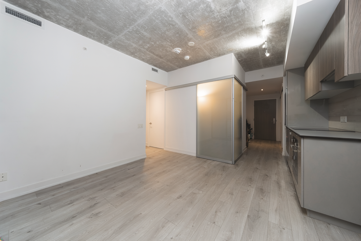 161 Roehampton Avenue #331 - Photo 7 of 19