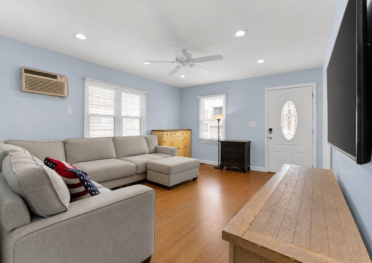 33 Minnesota Avenue - Photo 2 of 15