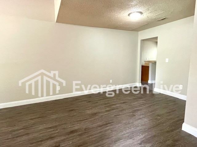 806 Bellflower Cir - Photo 4 of 22