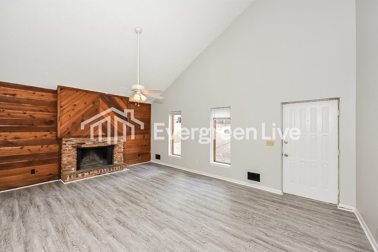 411 Grantham Rd - Photo 2 of 10