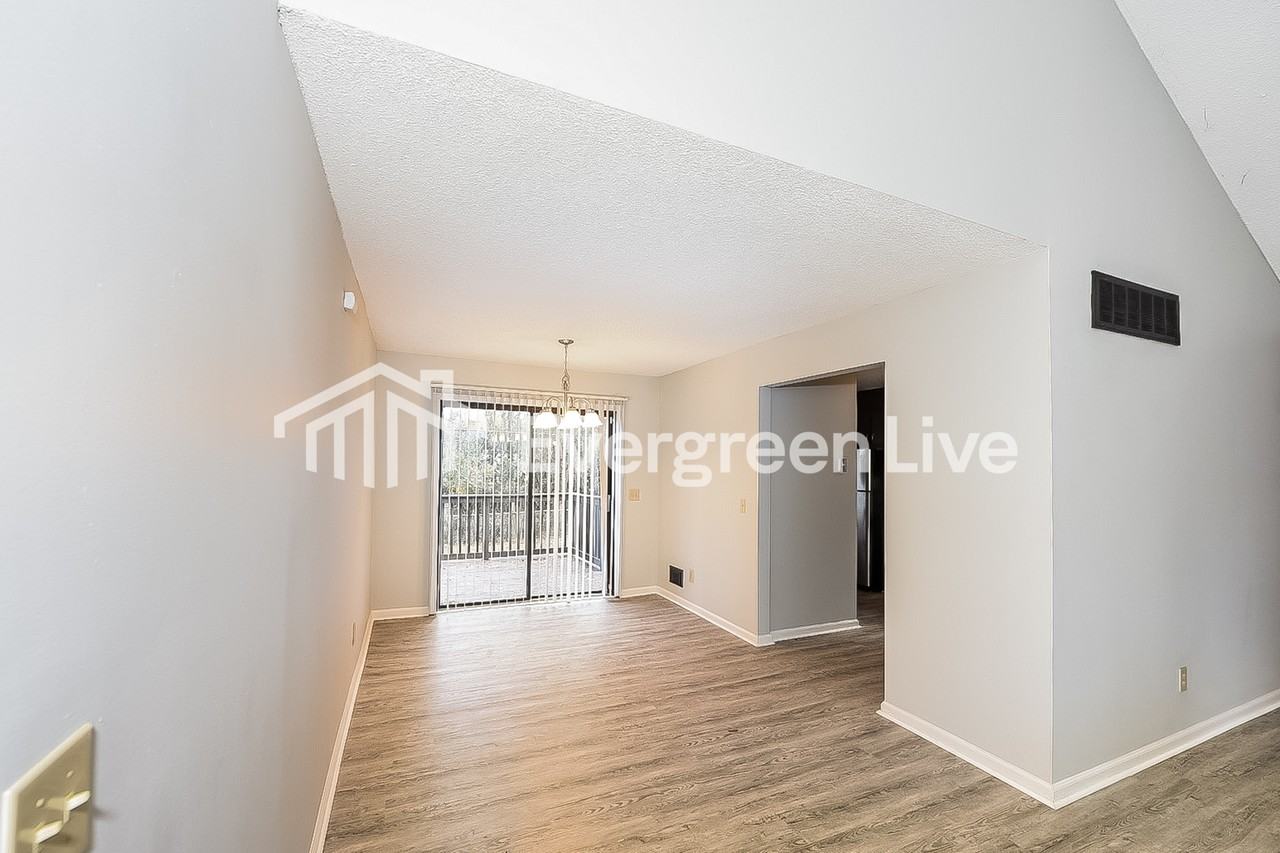 411 Grantham Rd - Photo 3 of 10