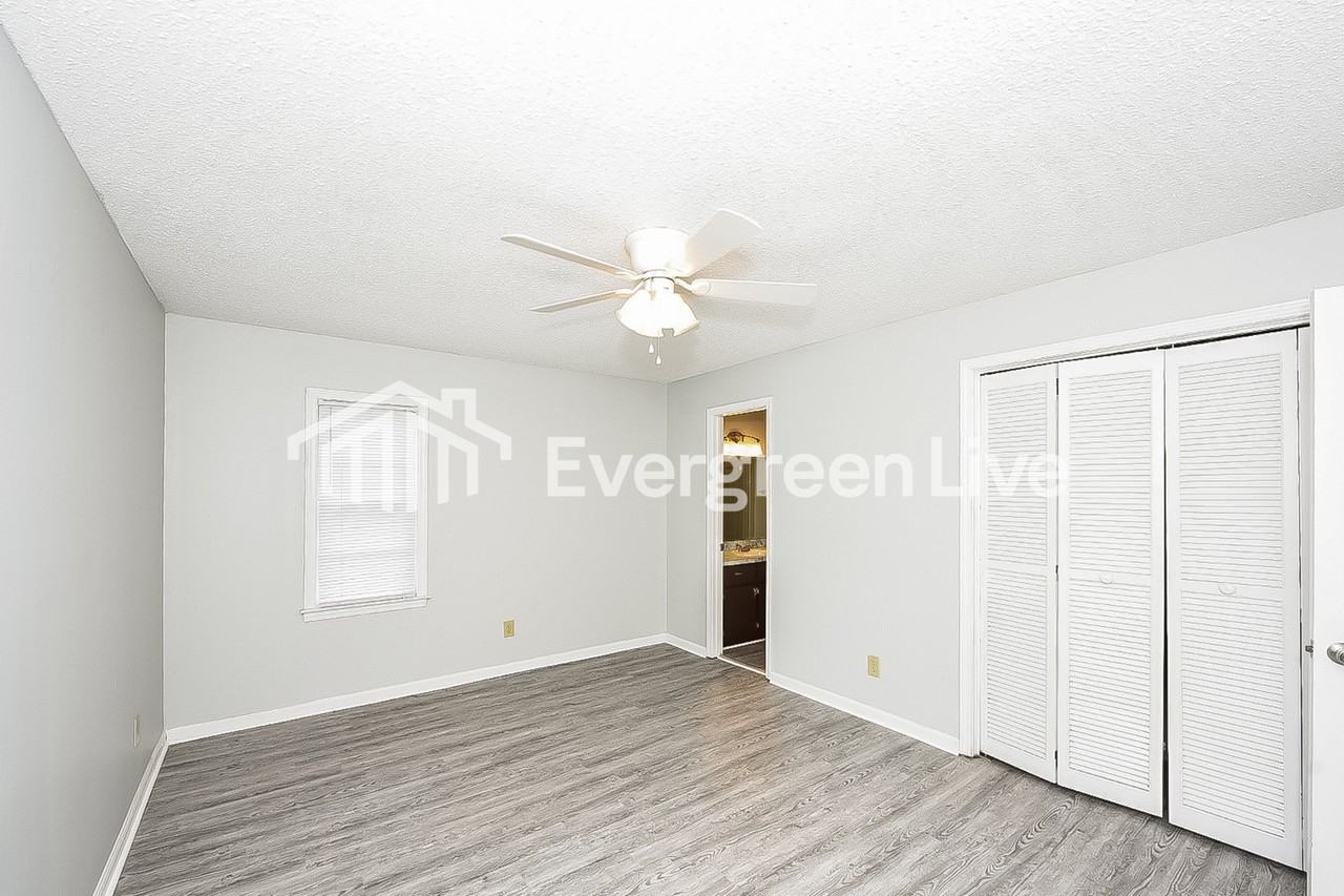 411 Grantham Rd - Photo 5 of 10