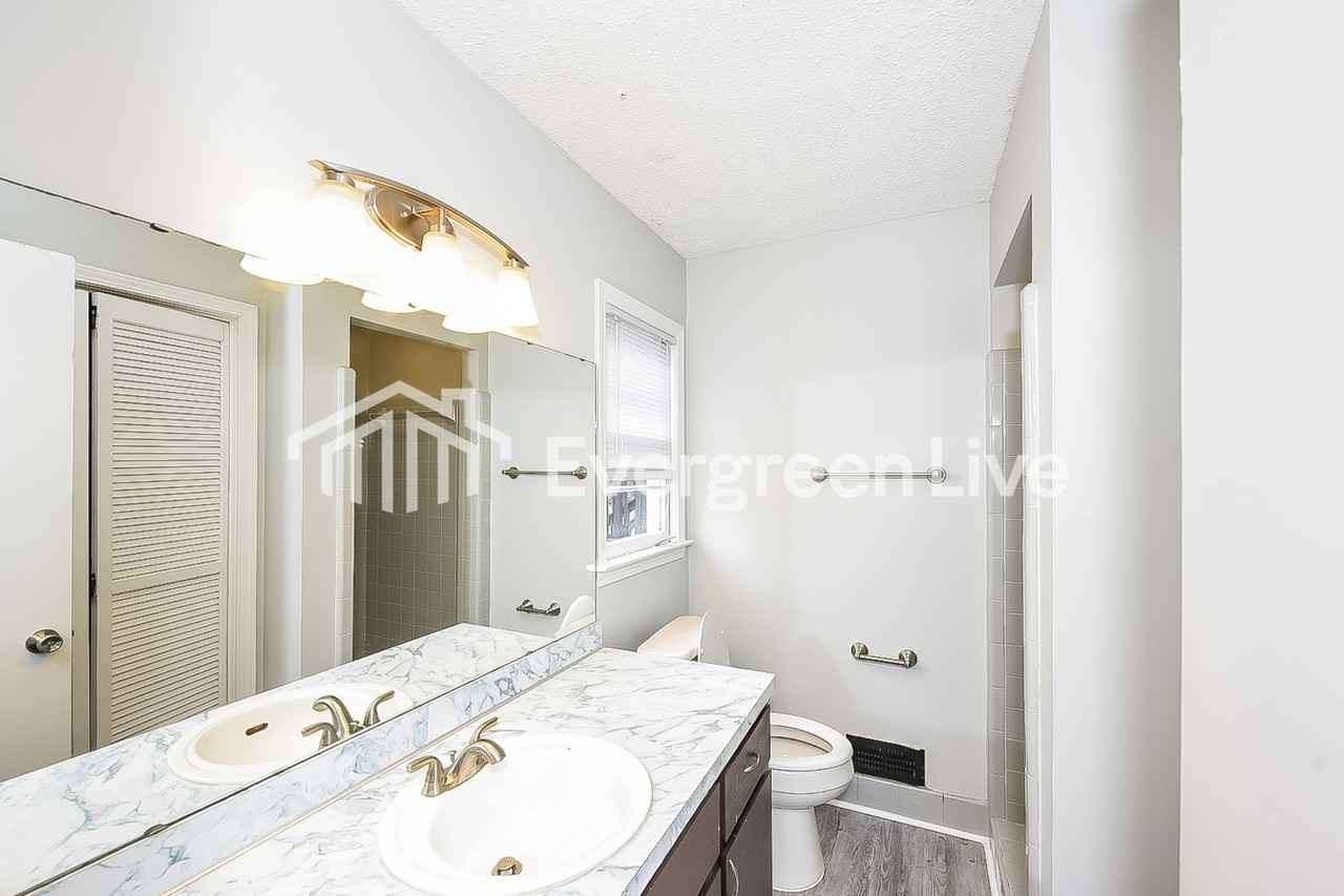 411 Grantham Rd - Photo 6 of 10