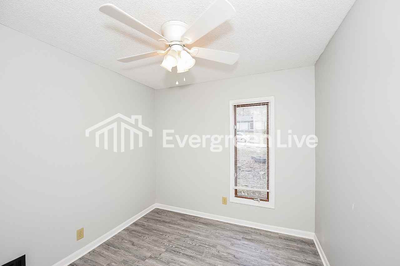411 Grantham Rd - Photo 7 of 10