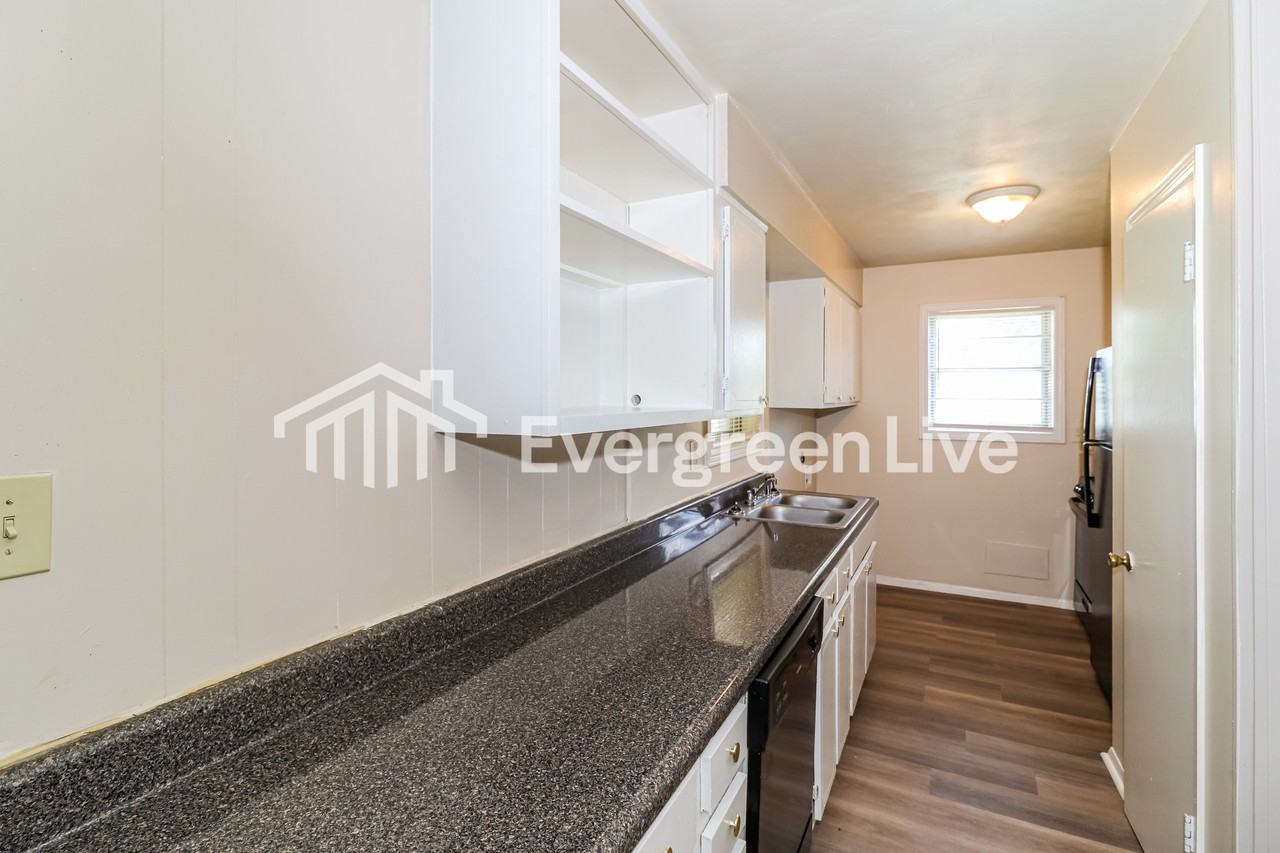 3057 S Goodlett St - Photo 3 of 15