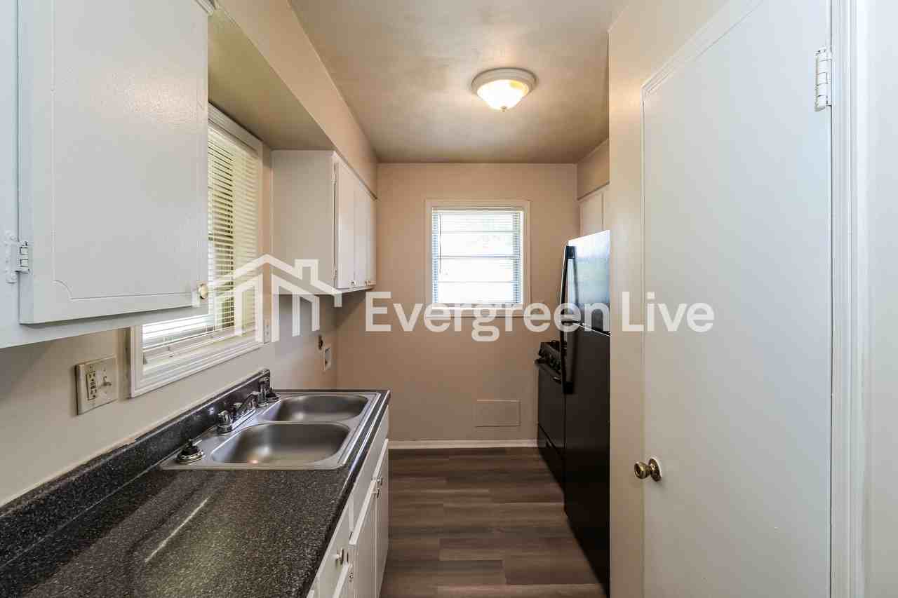 3057 S Goodlett St - Photo 4 of 15