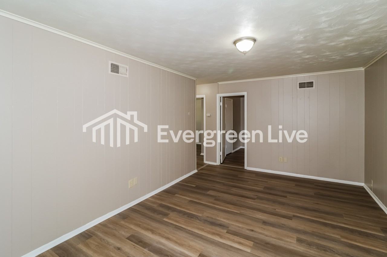 3057 S Goodlett St - Photo 5 of 15