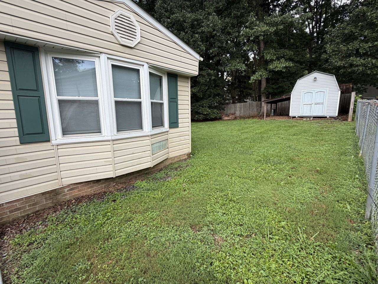 127 Starlight Dr - Photo 2 of 10