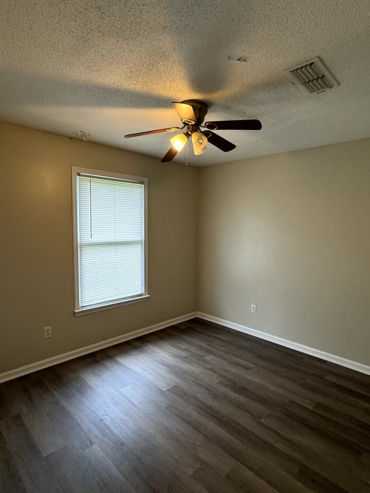 2487 Wensley Dr - Photo 6 of 9